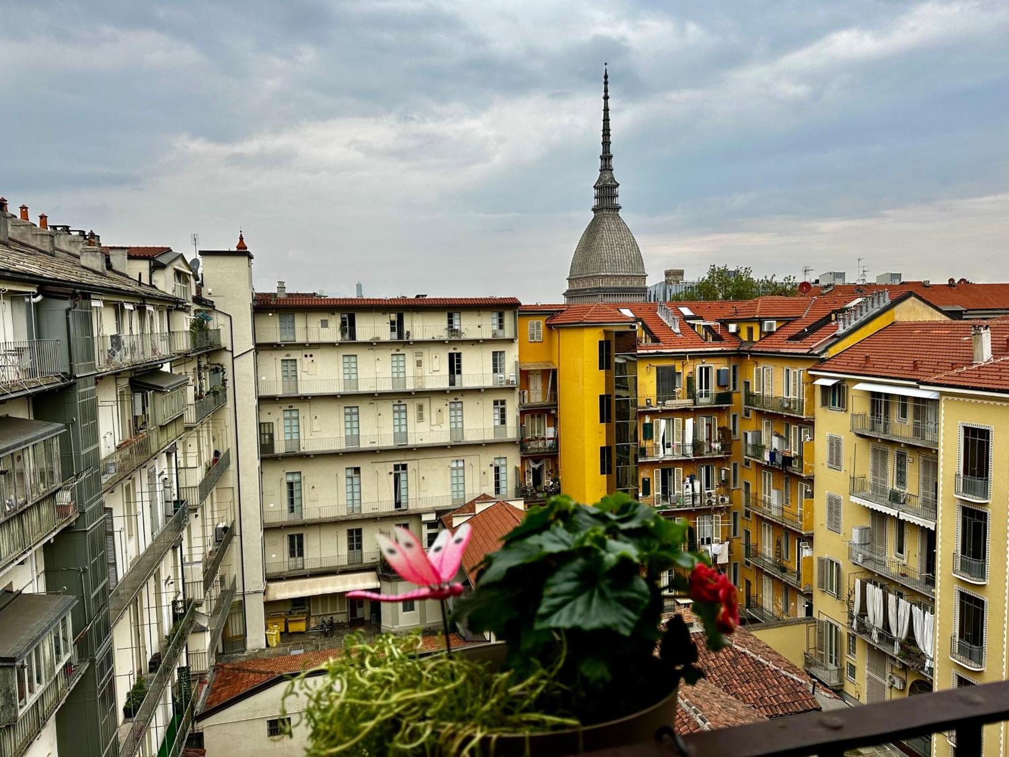 Apartamento Le Finestre Sulla Mole Turín Exterior foto